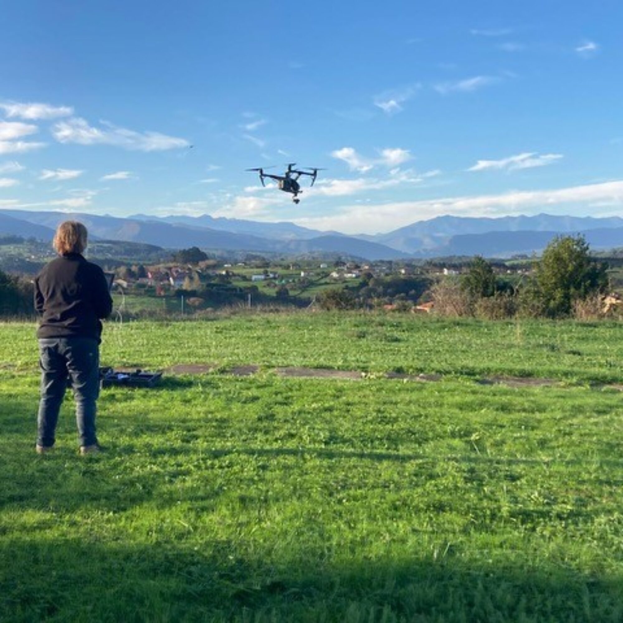 Viola Bruschi volando el Dron