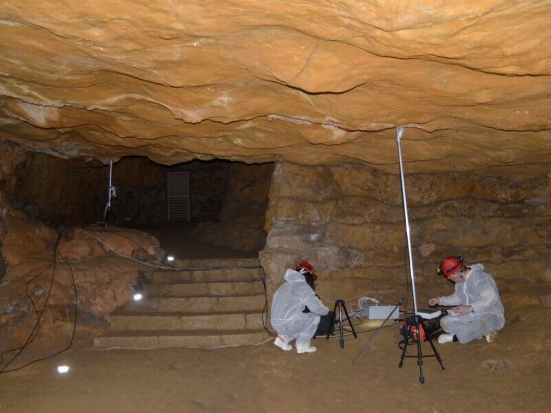 Control de desplazamientos de la Cueva de Altamira