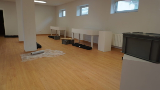 Recién desembarcados los materiales expositivos, vitrinas y peanas