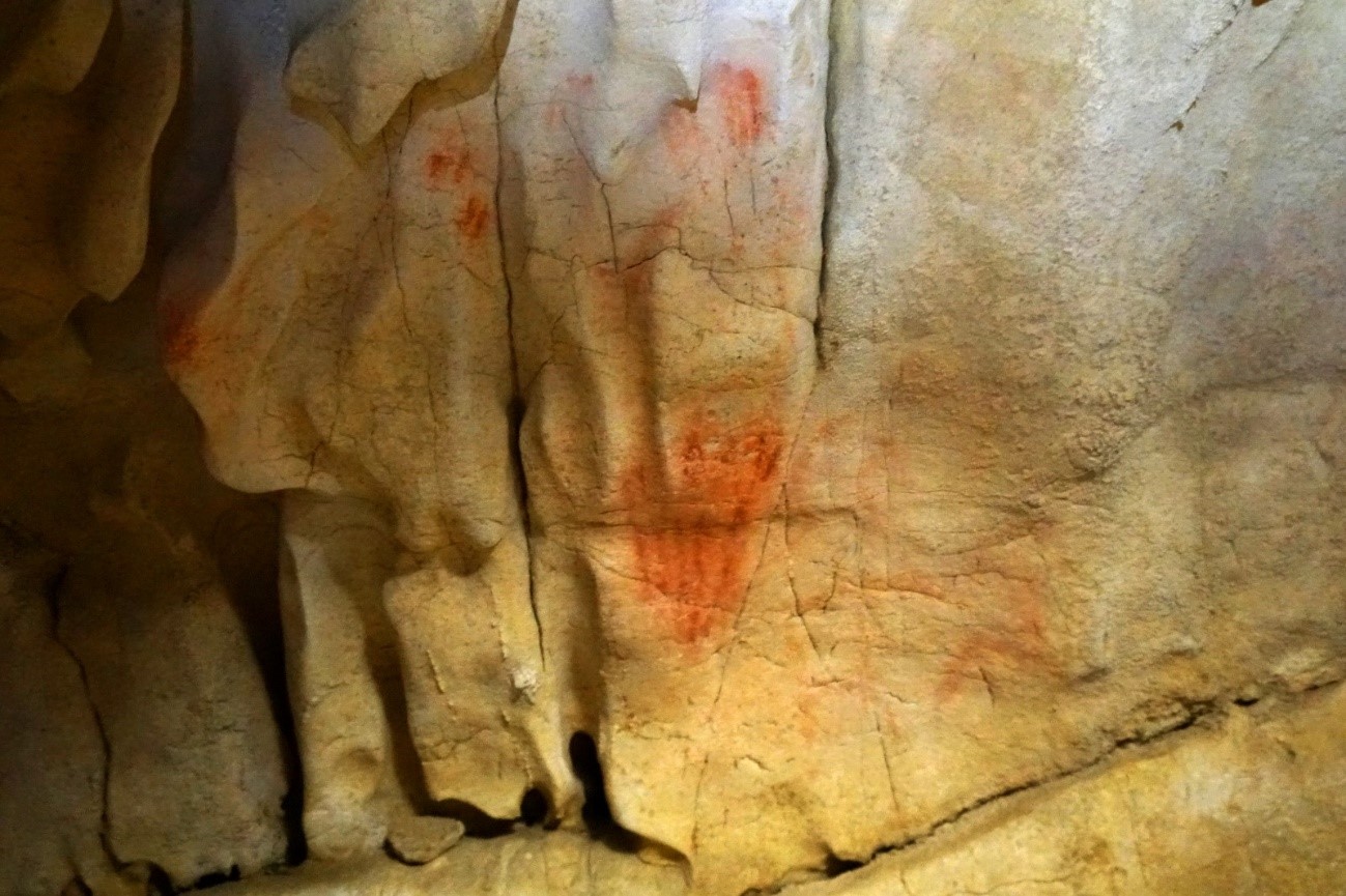 Vista del panel principal del fondo de la caverna Chufin.