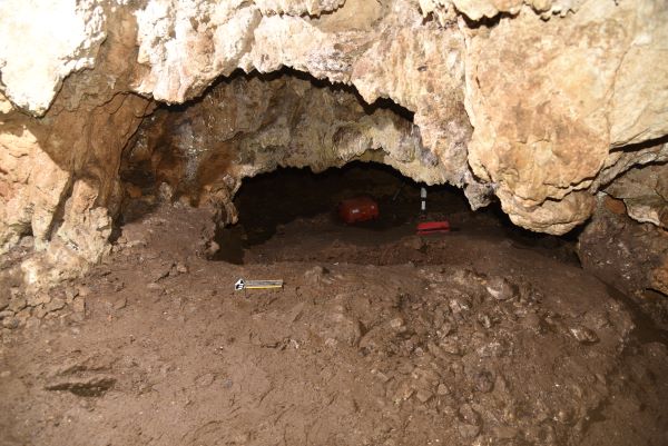 Estratigrafía cueva de La Chora