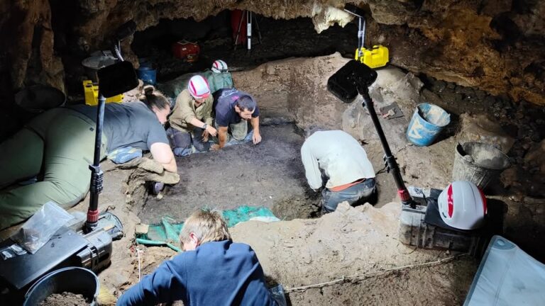 Cueva de La Chora y Mirón
